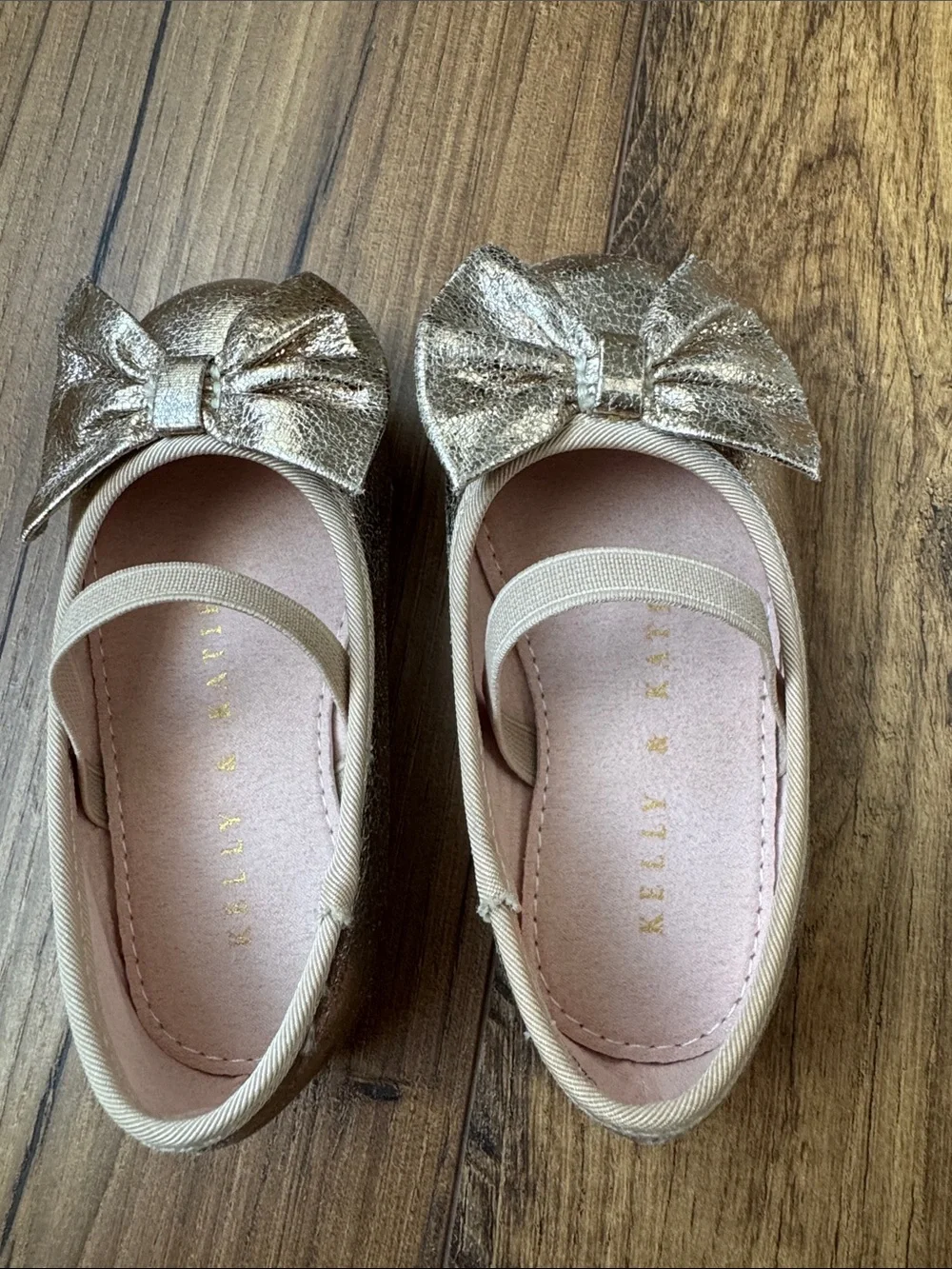 Kelly and Katie toddler gold flats, size 6